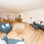 The Waldhaus Modern Retreat Holiday home Neerdar